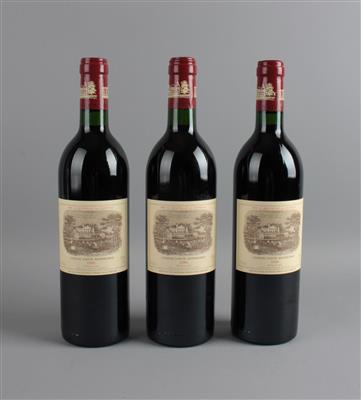 1986 Château Lafite-Rothschild, Premier Grand Cru Classé, Pauillac, Bordeaux, 3 Flaschen - Die große Oster-Weinauktion powered by Falstaff