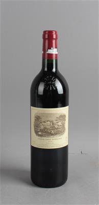 1996 Château Lafite-Rothschild, Premier Grand Cru Classé, Pauillac, Bordeaux, 6 Flaschen in OHK - Die große Oster-Weinauktion powered by Falstaff