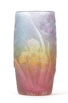 Beaker-shaped vase with daffodils, Daum, Nancy, c. 1900, - Jugendstil e arte applicata del XX secolo