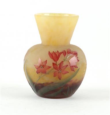 kleine Vase mit Blüten "Prunus cerasifera", Daum, Nancy, um 1905/14, - Jugendstil und Kunsthandwerk des 20. Jahrhunderts