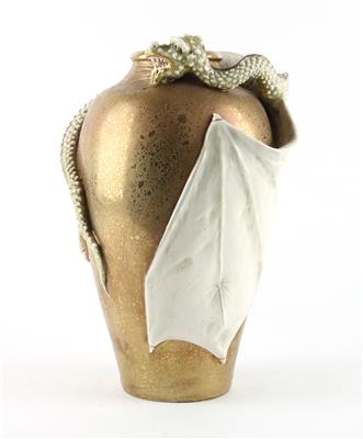 Vase mit zweiflügeligem Drachen, - Jugendstil und Kunsthandwerk des 20. Jahrhunderts