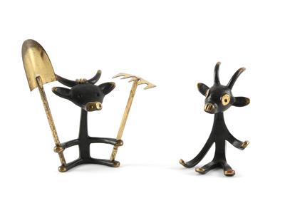 Figur eines Stiers mit Harke und Schaufel sowie Schlüsselhaken in Form eines Tieres, - Jugendstil und Kunsthandwerk des 20. Jahrhunderts