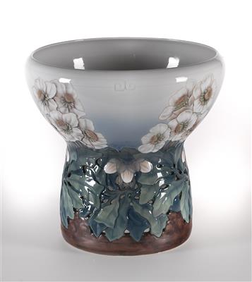 Fanny Garde, großer Tafelaufsatz mit Anemonen, Porzellanmanufaktur Bing  &  Gröndahl, Kopenhagen, 1902-14 - Jugendstil und Kunsthandwerk des 20. Jahrhunderts