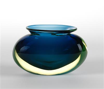 Flavio Poli or Mario Pinzoni, a vase, designed c. 1960-63, executed by Seguso Vetri d'Arte, Murano - Jugendstil and 20th Century Arts and Crafts