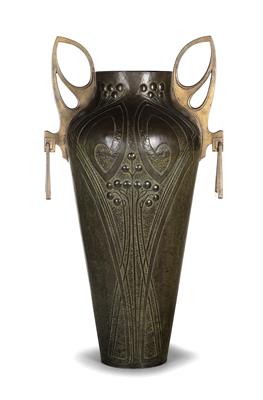 A large Art Nouveau vase with handles, c. 1900 - Jugendstil e arte applicata del XX secolo