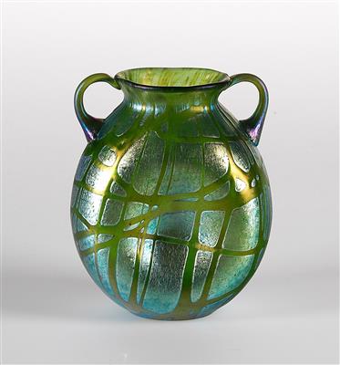 A handled vase, Johann Lötz Witwe, Klostermühle, c. 1900 - Secese a umění 20. století