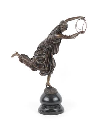 Frau mit einem Lasso, nach einem Entwurf von Claire Jeanne Roberte Colinet - Jugendstil und Kunsthandwerk des 20. Jahrhunderts