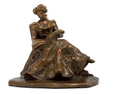 Jean Eugène Dejean (Frankreich, 1872-1953), sitzende, lesende Frauenfigur, Entwurf: um 1902 - Jugendstil und Kunsthandwerk des 20. Jahrhunderts