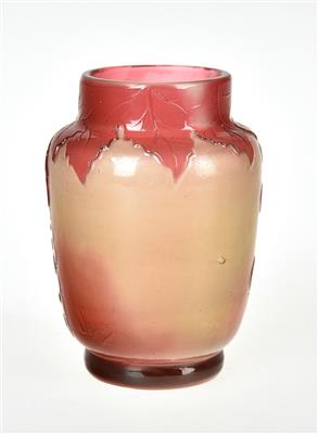 A small vase with currants, Emile Gallé, Nancy, c. 1906-14 - Secese a umění 20. století