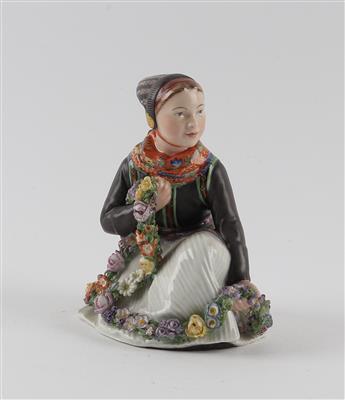 Amager-Mädchen mit Blumenkranz, Modellnummer 12412, Royal Copenhagen, Dänemark - Jugendstil e arte applicata del XX secolo