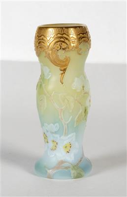 Vase mit Apfelblütenzweigen und vergoldetem Dekor, Legras  &  Cie., St. Denis, 1900/14 - Secese a umění 20. století