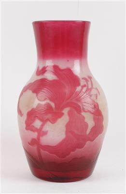 Vase mit Blumenzweig, Muller, Fréres, Croismare, um 1900 - Jugendstil e arte applicata del XX secolo