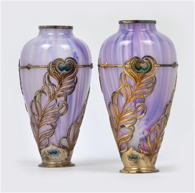 zwei Vasen aus marmoriertem Glas mit einer Montierung der Fa. Orivit AG, Köln-Ehrenfeld, um 1900 - Jugendstil e arte applicata del XX secolo
