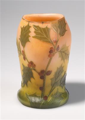 Vase mit Stechpalmenblüten und -blättern, Legras  &  Cie., Saint-Denis, um 1900/14 - Secese a umění 20. století