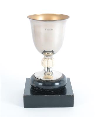 Silberpokal mit Widmung und einem Holzsockel, Jarosinski  &  Vaugoin, ab Mai 1922-1937 - Jugendstil e arte applicata del XX secolo