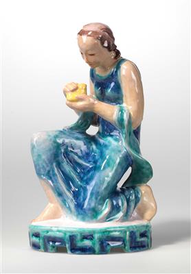 Knieende Frauenfigur mit einem Vogel, Gmundner Keramik, 1932-39 - Kleinode des Jugendstils & Angewandte Kunst des 20. Jahrhunderts