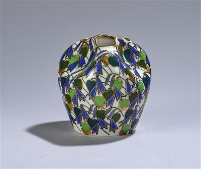 Vase in Dreipassmündung mit vegetabilen Motiven, Ernst Wahliss, Turn/Wien, um 1911-15 - Jugendstil e arte applicata del XX secolo