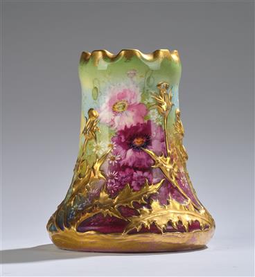 Vase mit Blütendekor und vergoldeten Disteln im Relief, Franz Anton Mehlem, Bonn, Ende des 19. Jahrhunderts - Jugendstil and 20th Century Arts and Crafts