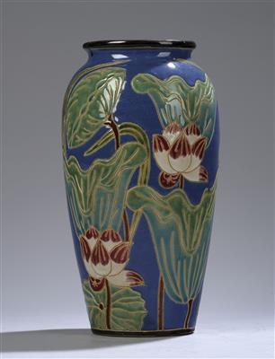 Vase mit Seerosendekor, um 1920 - Jugendstil e arte applicata del XX secolo