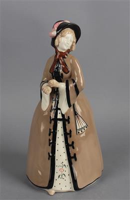 Frauenfigur mit Mantel, Schute und einem Fächer, Entwurf: um 1912 - Kleinode des Jugendstils und angewandte Kunst des 20. Jahrhunderts