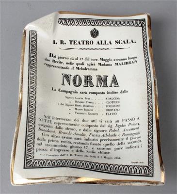 Piero Fornasetti, Schale: "Norma", I. R. Teatro Alla Scala, Piero Fornasetti, Milano - Jugendstil e arte applicata del XX secolo