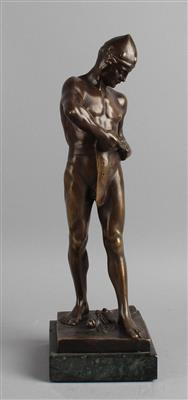 Ferdinand Lugerth (Wien 1885-1915), athletischer Krieger mit liegendem Schwert, Arthur Rubinstein, Wien, um 1910 - Kleinode des Jugendstils und angewandte Kunst des 20. Jahrhunderts