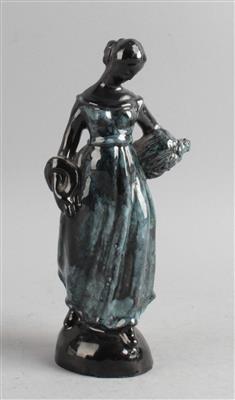 Frauenfigur mit Ährenbündel und Sichel, möglicherweise aus der Serie der "vier Elemente", Wiener Werkstätte, um 1917-20 - Jugendstil and 20th Century Arts and Crafts
