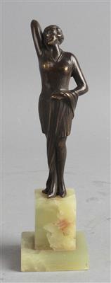 Moderne Frauenfigur, ein Tuch drappierend, Entwurf: um 1900/ 1920 - Secese a umění 20. století