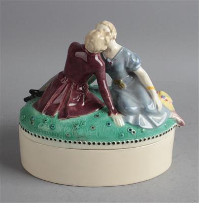 Rudolf Podany, Bonboniere "Der Kuss", Modellnummer: 72, Ausführung: Firma Keramos, Wien, bis 1949 - Jugendstil e arte applicata del XX secolo