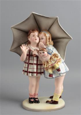 Stephan Dakon, zwei Mädchen mit Puppe ("Geheimnis") unter einem Schirm, auf einem Ovalsockel, Wiener Manufaktur Friedrich Goldscheider, bis ca. 1941 - Secese a umění 20. století