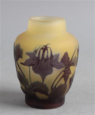 Vase mit Glockenblumen, Emile Gallé, Nancy, um 1906-14 - Kleinode des Jugendstils und angewandte Kunst des 20. Jahrhunderts