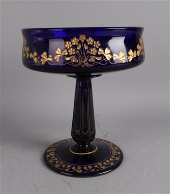 Böhmischer Tafelaufsatz aus blauem Glas mit vergoldetem Floral- und Blätterdekor, um 1900/20 - Jugendstil e arte applicata del XX secolo