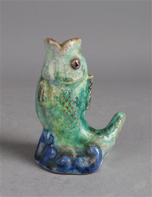 Kleine Vase in Form eines Fisches, Firma Schleiss, Gmunden - Kleinode des Jugendstils und angewandte Kunst des 20. Jahrhunderts