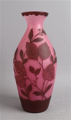 Vase mit Floraldekor, Johann Lötz Witwe, Klostermühle, 1920er Jahre - Kleinode des Jugendstils und angewandte Kunst des 20. Jahrhunderts
