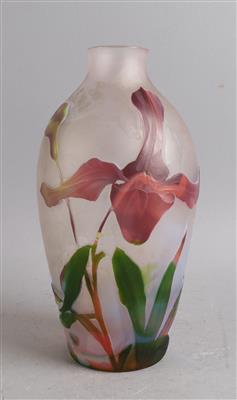 Vase mit Orchideenblüten, Gräflich Harrachsche Glashütte, Neuwelt, Form und Dekor: 1903-05 - Jugendstil e arte applicata del XX secolo