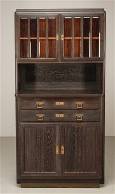 Otto Wytrlik, Pfeilerschrank, Entwurf: 1901; der Pfeilerschrank wurde gemeinsam mit anderen Objekten einer Wohnungseinrichtung preisgekrönt - Jugendstil and 20th Century Arts and Crafts