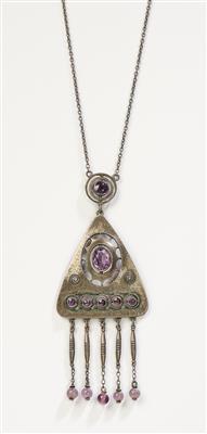 Silberanhänger mit Amethyststeinen und einer Kette, um 1920 - Kleinode des Jugendstils und angewandte Kunst des 20. Jahrhunderts