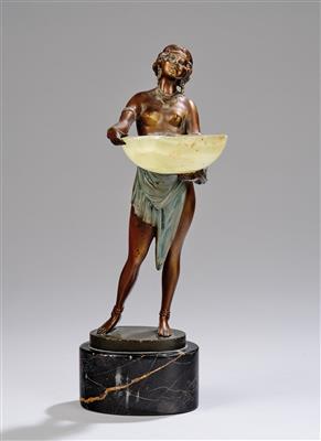 Bruno Zach (Österreich 1891-1945), Frauenfigur mit einer Schale, Österreich, um 1925 - Kleinode des Jugendstils & Angewandte Kunst des 20. Jahrhunderts