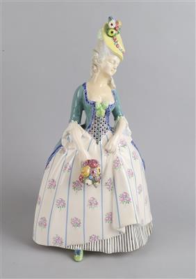 Frauenfigur mit Biedermeierkleid, Blumenhut und einem Strauß Blumen, Wiener Kunstkeramische Werkstätte (WKKW), um 1912 - Kleinode des Jugendstils & Angewandte Kunst des 20. Jahrhunderts