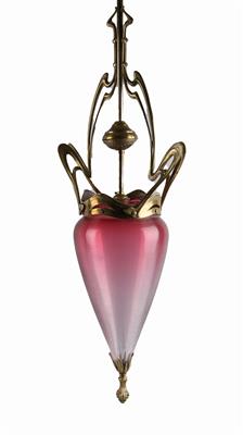 Jugendstillampe aus Messing mit arabeskem Formenkanon und violettem Lampenschirm, um 1900 - Kleinode des Jugendstils & Angewandte Kunst des 20. Jahrhunderts