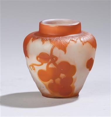 Kleine Vase "Vigne", Emile Gallé, Nancy, um 1920 - Kleinode des Jugendstils & Angewandte Kunst des 20. Jahrhunderts