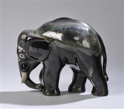 Schreitender Elefant mit gesenktem Haupt, um 1920/30 - Jugendstil and 20th Century Arts and Crafts