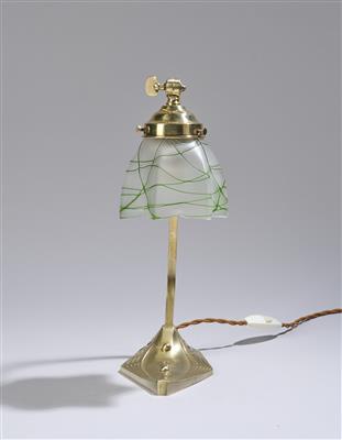 Tischlampe mit grün-weißem Lampenschirm nach dem Vorbild von Pallme-König  &  Habel - Jugendstil e arte applicata del XX secolo