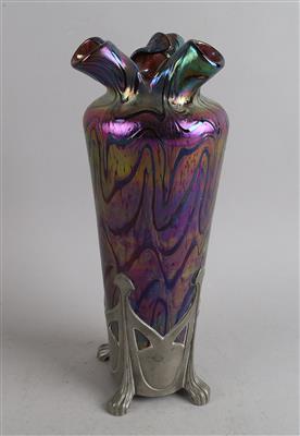 Vase mit Metallmontierung, Entwurf wohl Otto Tham, Fritz Heckert, Petersdorf, um 1901 - Kleinode des Jugendstils & Angewandte Kunst des 20. Jahrhunderts