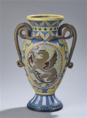 Hohe Amphorenvase mit seitlichen Schlangenhenkeln, Amphora Czechoslovakia, 1918-38 - Jugendstil and 20th Century Arts and Crafts