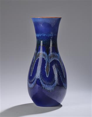 Hohe Vase, Modellnummer: 8679, Wiener Manufaktur Friedrich Goldscheider, Wien, bis ca. 1941 - Secese a umění 20. století
