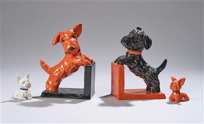 Ida Meisinger (1897-1985), Paar Buchstützen (Springende Scotchterrier, den Kopf nach rechts bzw. halb links drehend),  Ausführung: Wiener Manufaktur Friedrich Goldscheider, Wien, bis ca. 1941 - Jugendstil e arte applicata del XX secolo