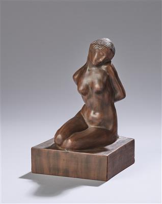 Keramikfigur einer sitzenden Frau, Entwurf: um 1920 - Jugendstil and 20th Century Arts and Crafts
