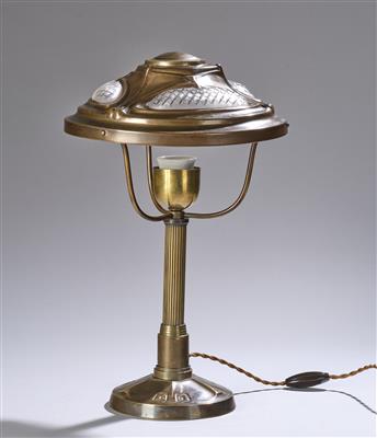 Tischlampe aus Messing mit reliefierten Art Dèco Elementen, um 1930 - Jugendstil e arte applicata del XX secolo