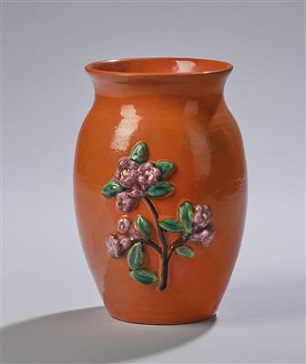 Vase mit halbplastischem Blütenmotiv, um 1925/35 - Jugendstil and 20th Century Arts and Crafts